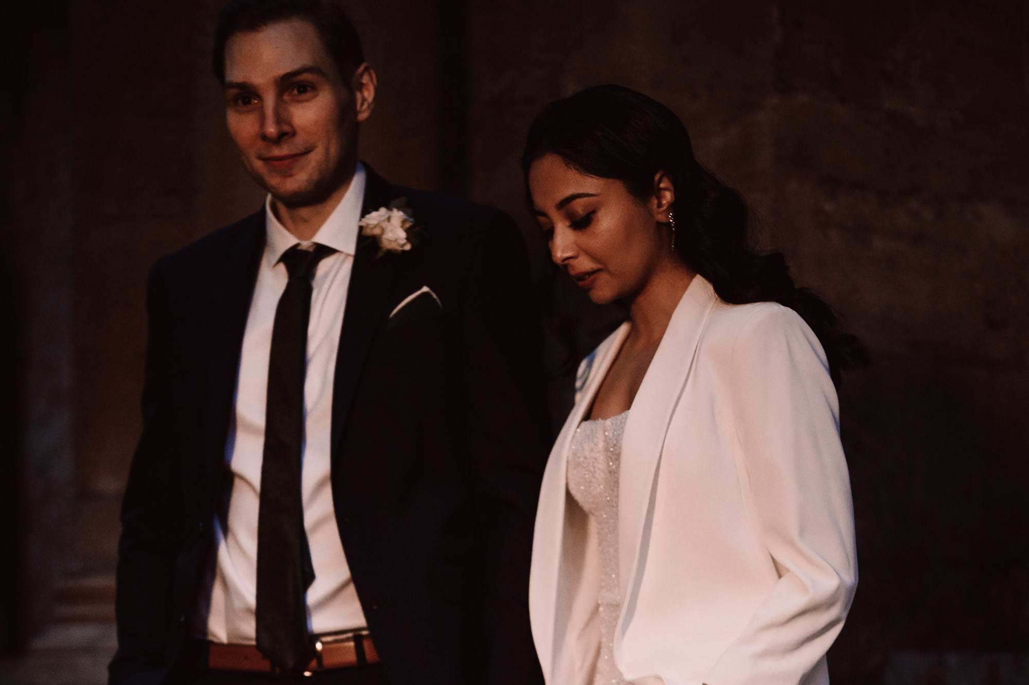 Leena dans Made With Love Bridal pour son mariage d'hiver intime et glamour à la Bodleian Library |  J'aime ma robe®