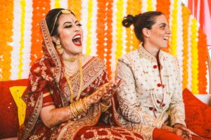 Les gens du monde entier contournent les lois anti-LGBTQ sur le mariage avec des mariages virtuels |  Mariée décalée