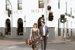 Mariage amusant et détendu à l'hôtel de la poste
