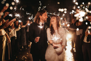 Mariage automnal sombre et magique dans la grange du Northamptonshire