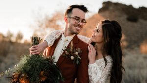 Mariage bohème et terre cuite dans le désert