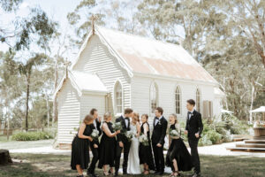Mariage champêtre intime et minimaliste à la chapelle