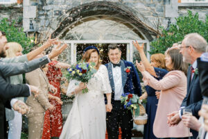 Mariage de Roisin et Tom à Ballymagarvey Village