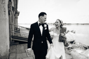 Mariage de ferme de bruyère d'inspiration sicilienne blanche et verte fraîche