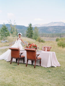 Mariage de style couture d'automne dans les montagnes du Colorado