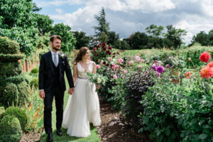 Mariage d'été frais et joli lilas et verdure