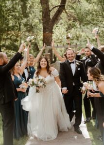 Mariage d'été romantique Creekside à Boulder Creek
