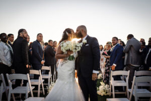 Mariage glamour en bord de mer à Newport, Rhode Island