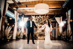 Mariage glamour industriel chic à High Point, Caroline du Nord