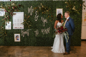 Mariage industriel intime dans un espace historique à Charlotte, Caroline du Nord