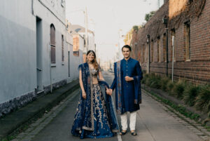 Mariage intime rempli de rituels hindous