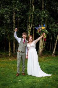 Mariage magique et coloré inspiré des fées des bois