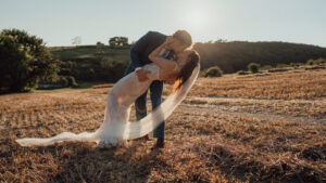 Mariage magnifiquement détendu et sentimental dans la grange des South Downs