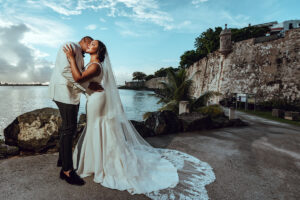 Mariage romantique espagnol du Vieux Monde à San Juan, Porto Rico