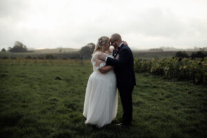 Mariage rustique à la ferme de Tasmanie - Mariage à pois