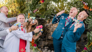 Mariage tropical sur le thème du drag à Sacramento