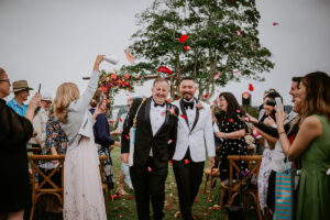 Neuf questions à poser à votre célébrant sur votre mariage LGBTIQ+