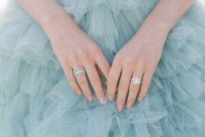 Nouvellement fiancé ?  Voici comment survivre aux vacances...