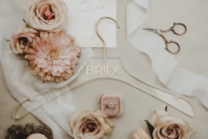 Où trouver: Jolis cintres pour robe de mariée