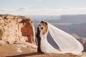 Palette de coucher de soleil Boho Mariage dans l'arrière-cour