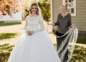 Porteriez-vous la robe de mariée de votre grand-mère ?  Cette mariée l'a fait !