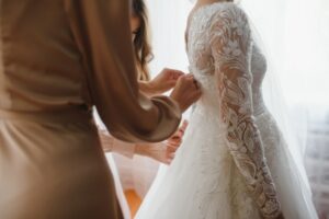 Que mettre dans une trousse d'urgence pour robe de mariée