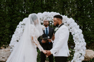 Retraite de mariage dans un jardin intime en Ontario, Canada