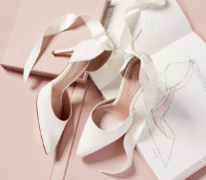 Saviez-vous que vous pouvez acheter des chaussures de mariée personnalisées ?  Voici où...
