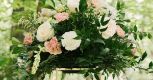 Si vous pensez que les conceptions de la pièce maîtresse du mariage TOUS LES JOURS peuvent résister à cela, vous feriez mieux de réfléchir à nouveau !