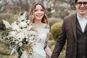 Superbe inspiration de mariage bourgogne et or à Stanlake Park