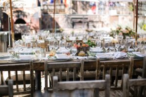 Tables de réception de mariage : rondes contre carrées contre rectangulaires