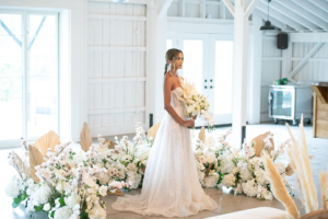 How to Make Your Barn Wedding Glamorous and Luxe – Jubilee Event Design Co – Braestone Farms – White Lotus Wedding Studio – Bridal Musings 4