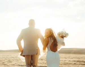 Toute la tradition Boho Vibes + Pittsburgh Cookie Table à ce mariage OBX