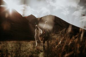 UN GLORIEUX GLENCOE ELOPEMENT AVEC TEENY DINOSAUR CELEBRANT