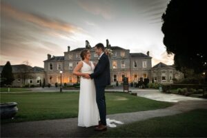 Un beau mariage de baies et d'eucalyptus