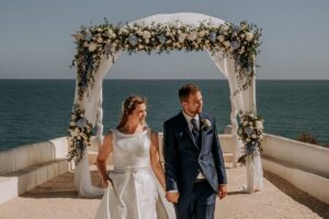 Un magnifique mariage de destination au Portugal avec beaucoup de bleu et blanc