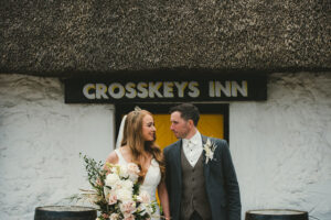 Un mariage cool et rustique à la ferme familiale du marié