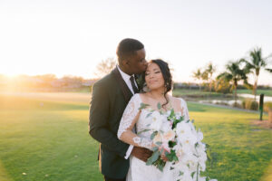 Un mariage dans un country club à Fort Myers, en Floride, donne une élégance vintage