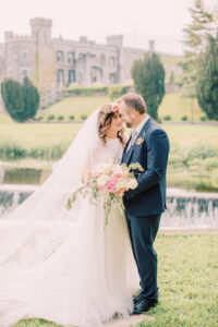 Un mariage floral tout à fait romantique au château de Bellingham
