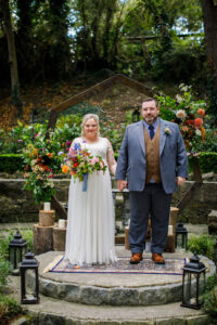 Un mariage haut en couleurs au Station House Hotel