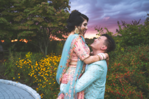 Un mariage indien et vietnamien coloré et multiculturel