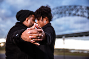 Une marche inoubliable : séance de fiançailles à Memphis