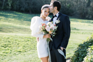 Une rupture avec la tradition du mariage : Sophie et Voila & Jesus Peiro à Findon Place dans le Sussex |  J'aime ma robe®
