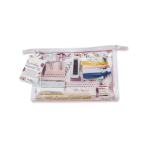 Voici EXACTEMENT ce qu'il faut mettre dans une trousse d'urgence nuptiale