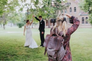 Voici comment les couples peuvent économiser des centaines de personnes sur leur mariage ce vendredi noir