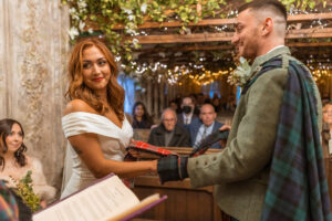 Votre journée à votre façon : nous discutons des renouvellements de vœux, des affirmations de vœux, des mariages "Marry Now, Party Later" et d'autres formats de cérémonie alternatifs