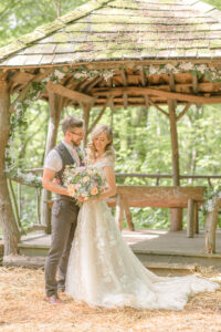 Yourte boisée naturelle excentrique et bohème Le mariage du moulin à papier